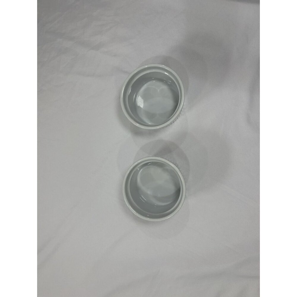 Lot of 2 Sur La Table Porcelain Round Soufflé Dishes Ramekin Ribbed White 8 Oz - Picture 2 of 5
